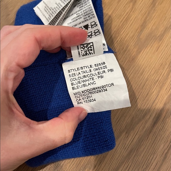 How to tell real vs rep - Canada Goose hats - Picture 6 of 16